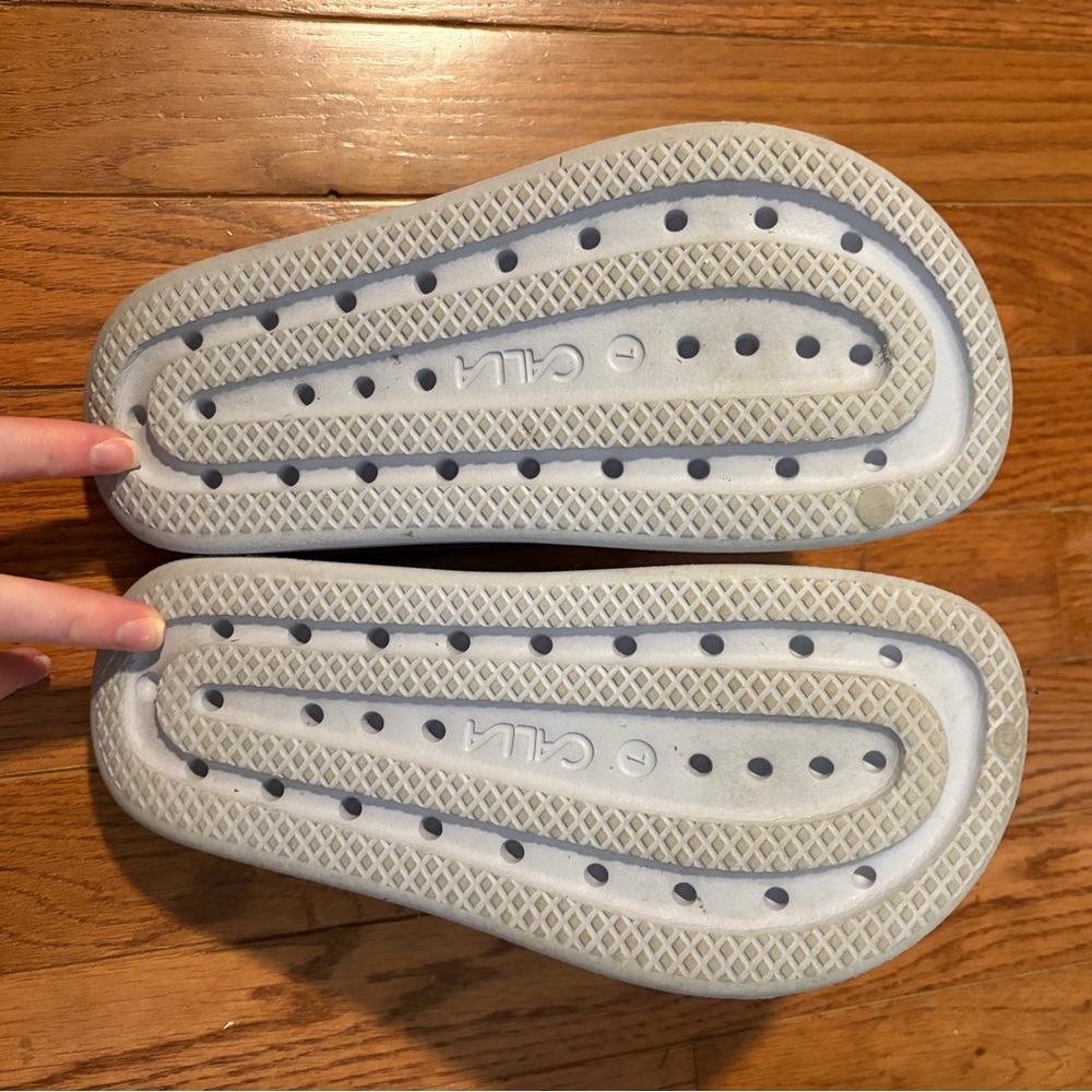 CALIA by Carrie Underwood White Slide Sandals - Picture 3 of 3